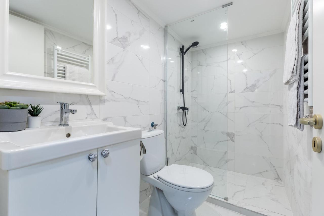 W33 - Prime Location - Comfortable Quality Apartments By Bqa ブダペスト エクステリア 写真